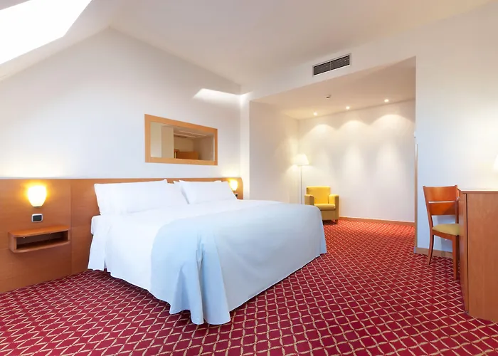 Отель Zentral 4*